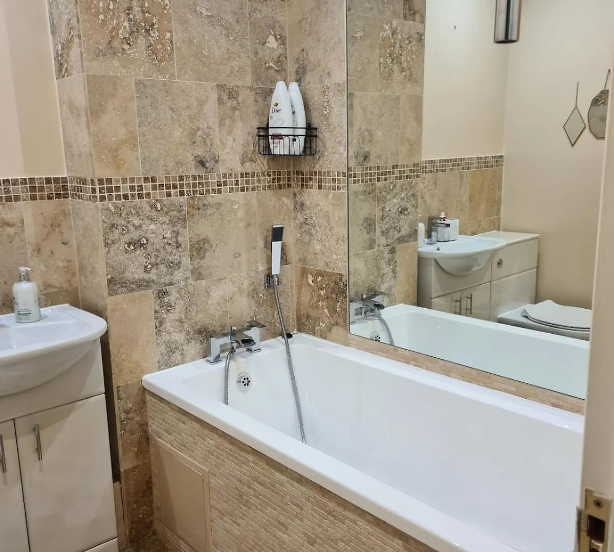 Entire Two Bedroom Ravens Lodge Middlesbrough Holiday home